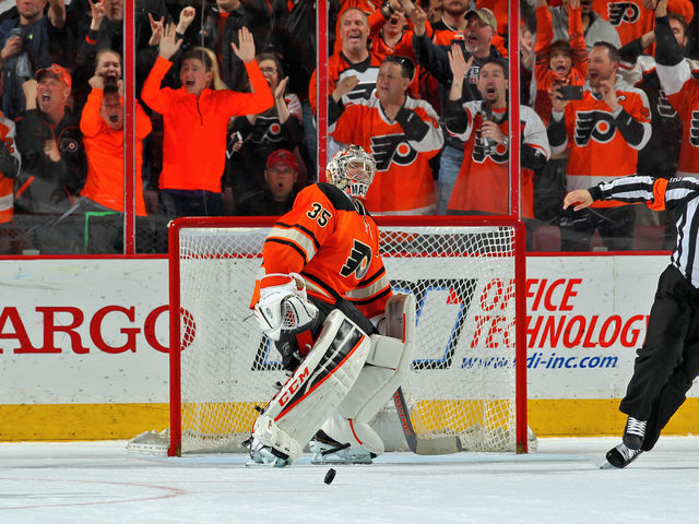 VIDEO: Mason's sprawling shootout save helps Flyers earn extra point