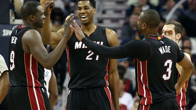 VIDEO: Heat score 3-on-0 despite missed alley-oop