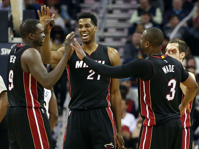 VIDEO: Heat score 3-on-0 despite missed alley-oop