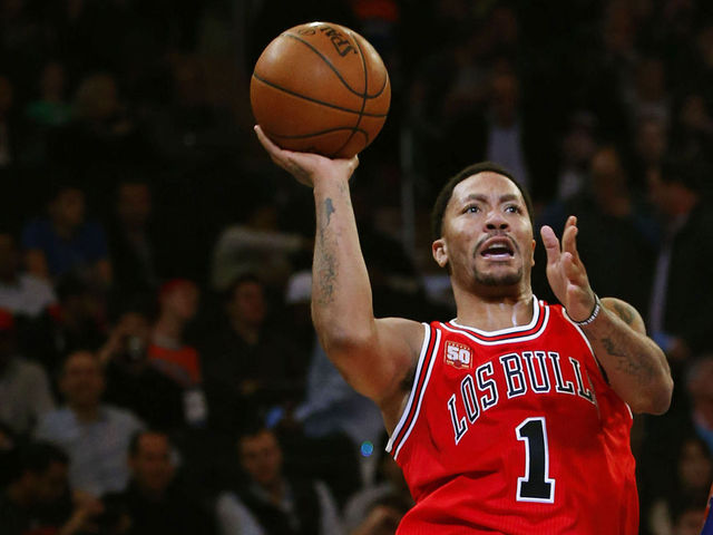 Derrick Rose departs after 12 minutes vs. Rockets due to elbow injury