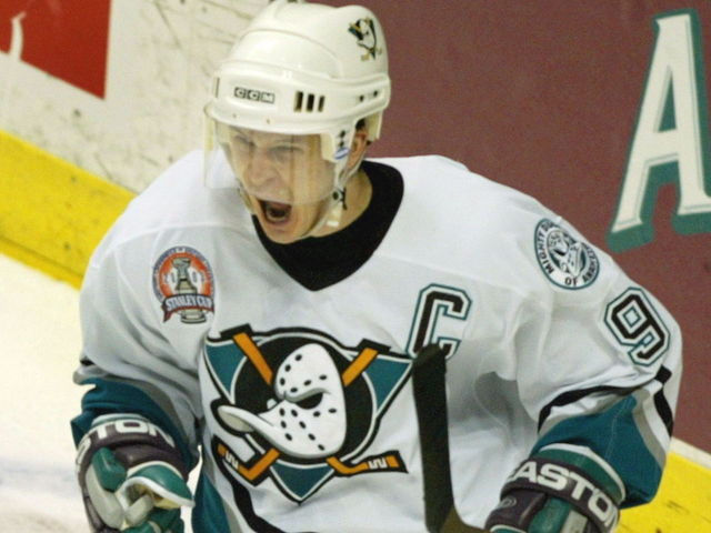 Kariya, Mogilny among hundreds of former NHLers compensated for head trauma