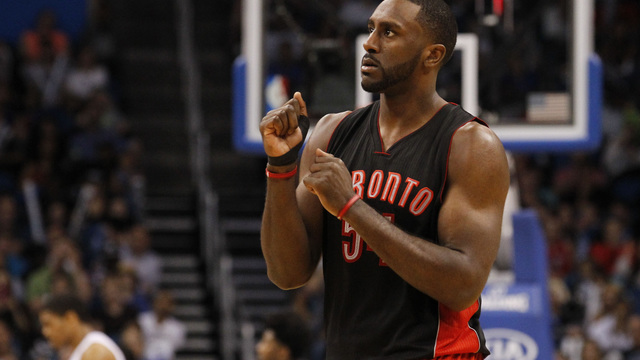 Raptors' Patterson avoids 5-second violation with self-inbound off Green's back