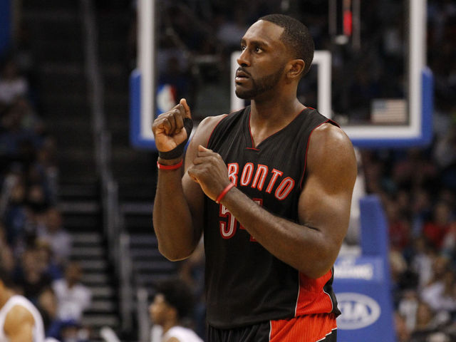 Raptors' Patterson avoids 5-second violation with self-inbound off Green's back