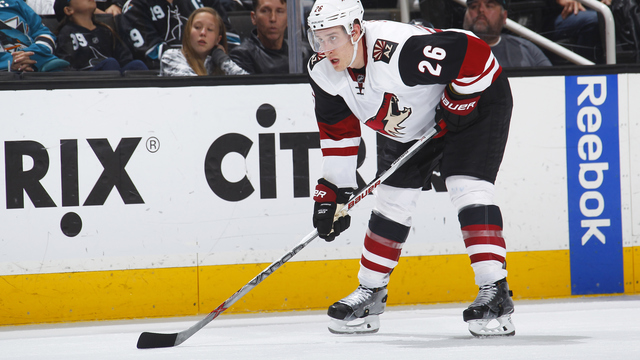 Coyotes' Stone underwent knee surgery, out at least 6 months