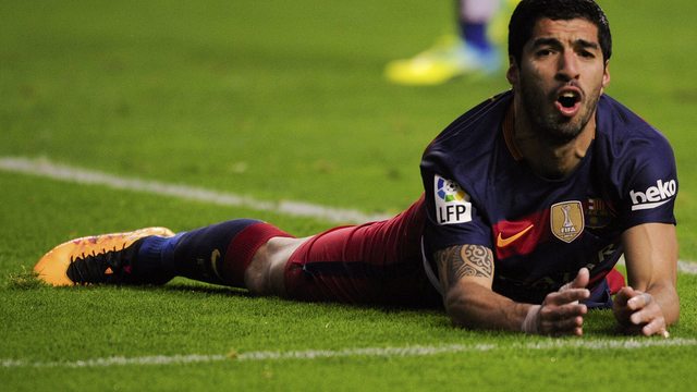VIDEO: Suarez fails to break Clasico deadlock by somehow missing open net