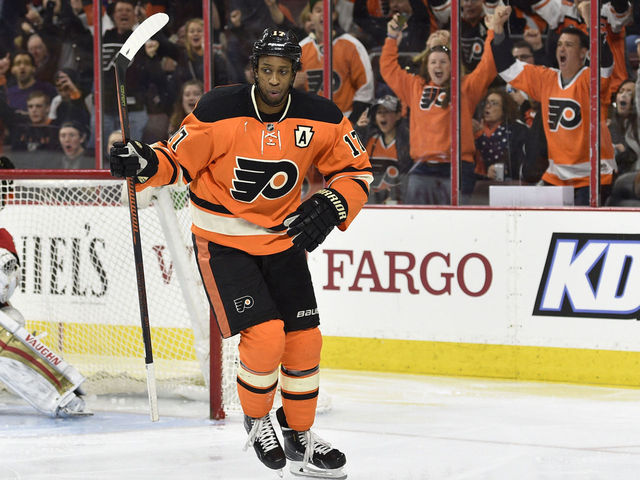 VIDEO: Simmonds carves Murray across the neck after whistle