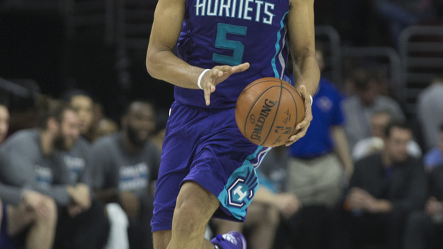 Hornets' Batum suffers knee injury in loss to Cavs