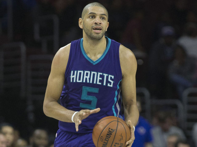 Hornets' Batum suffers knee injury in loss to Cavs