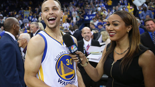 VIDEO: Curry knocks water cup out of Draymond Green's hand with no-look toss