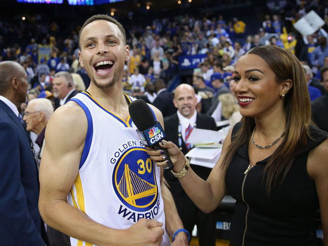 VIDEO: Curry knocks water cup out of Draymond Green's hand with no-look toss