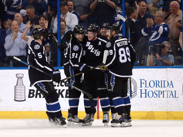 Stamkos undergoes successful surgery, but teammates still in shock