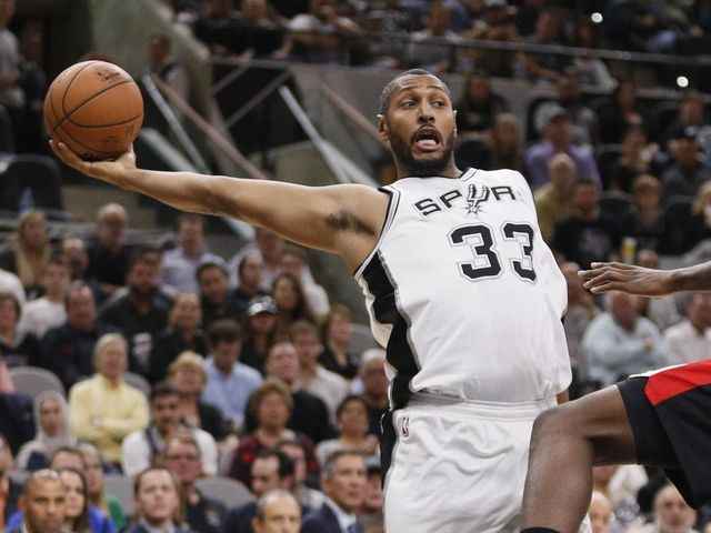 Spurs' Diaw to miss at least 3 games with adductor injury