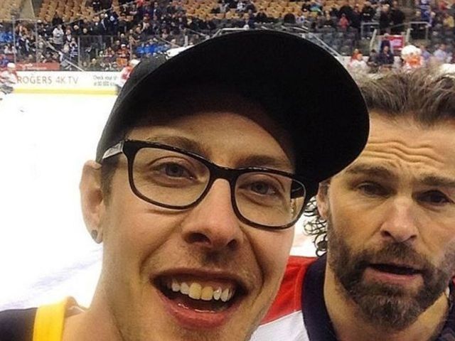 Jagr fan gets warmup selfie with his hero