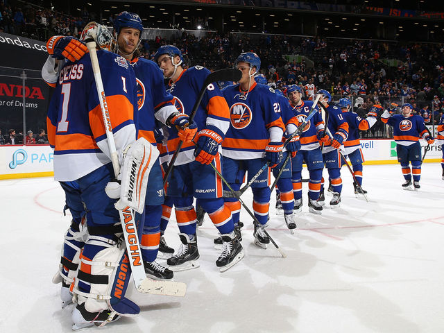 Islanders rebound, score important win over Lightning