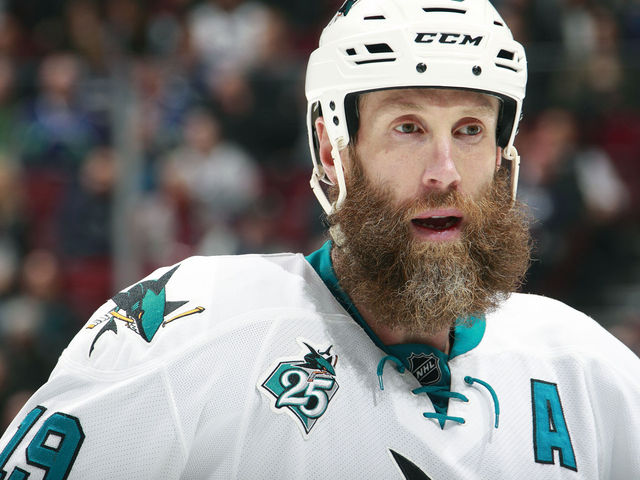 Watch: Thornton jokes with Blues fans on bench