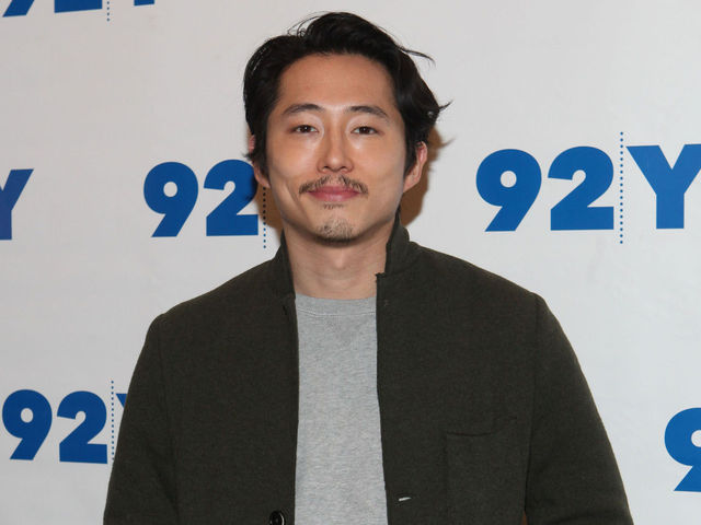 Flyers troll 'Walking Dead' star on Twitter after he cheers on Red Wings