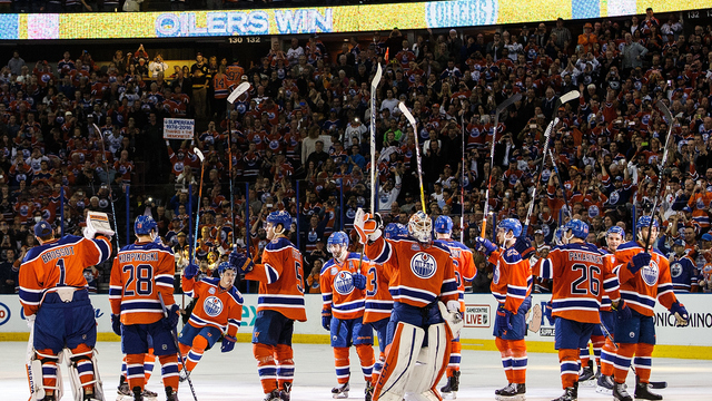 Oilers rout Canucks in final game at Rexall Place