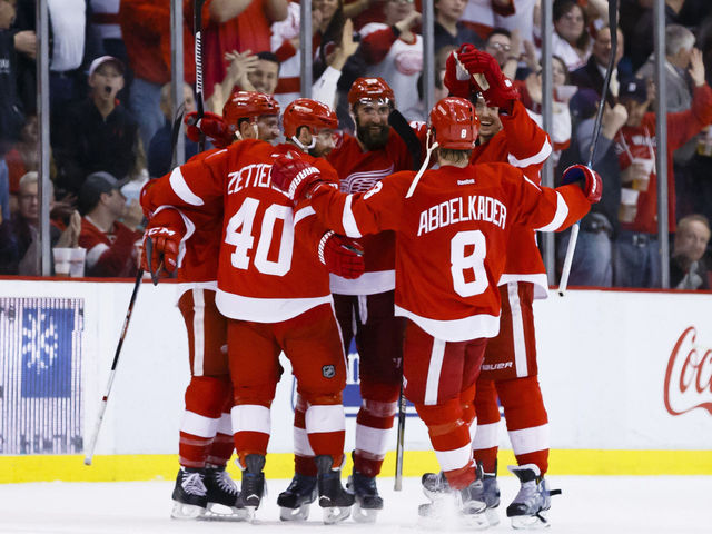 Red Wings top Flyers, can clinch 25th straight playoff berth Thursday