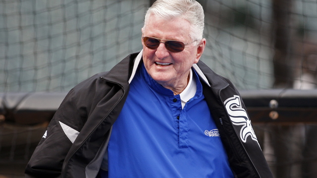 Legendary White Sox voice Harrelson to cut schedule after 2017