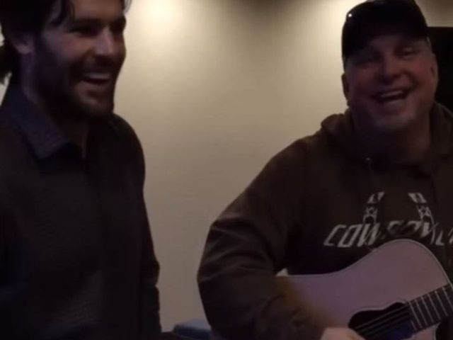 VIDEO: Mike Fisher sings duet with Garth Brooks, Carrie Underwood wants payback