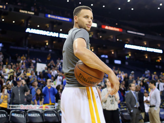 Curry skips shootaround, remains questionable for Game 2