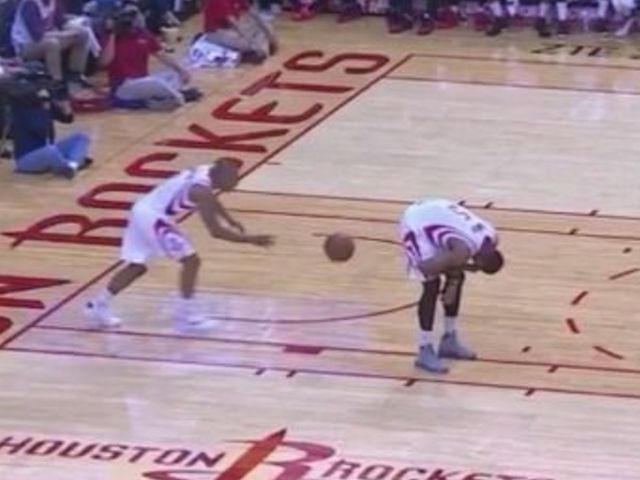 VIDEO: Rockets' Goudelock inbounds ball off Smith's behind