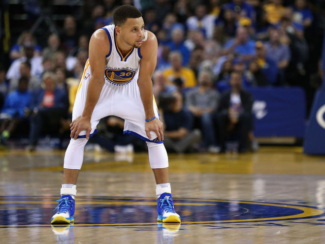 Curry limps off court after scary spill