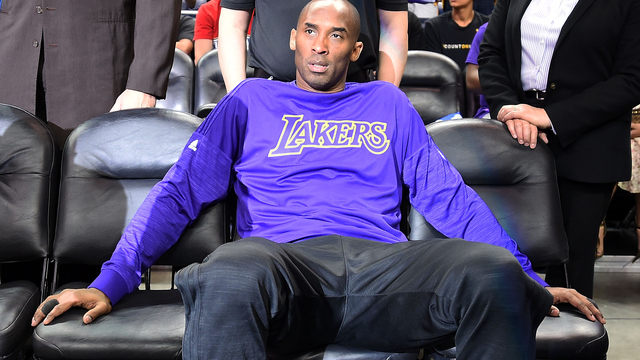 Fan reaction brings Kobe back into game late vs. Pelicans