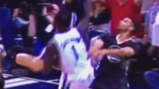 VIDEO: Curry gets away with pushing Stephenson on final shot