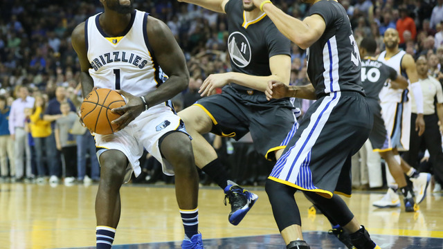 VIDEO: Warriors hold off Grizzlies' wild final possession