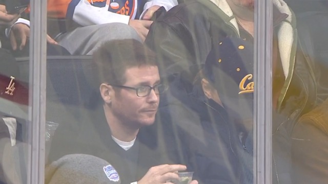 VIDEO: DiCaprio plays 'catch me if you can' with camera at Islanders game