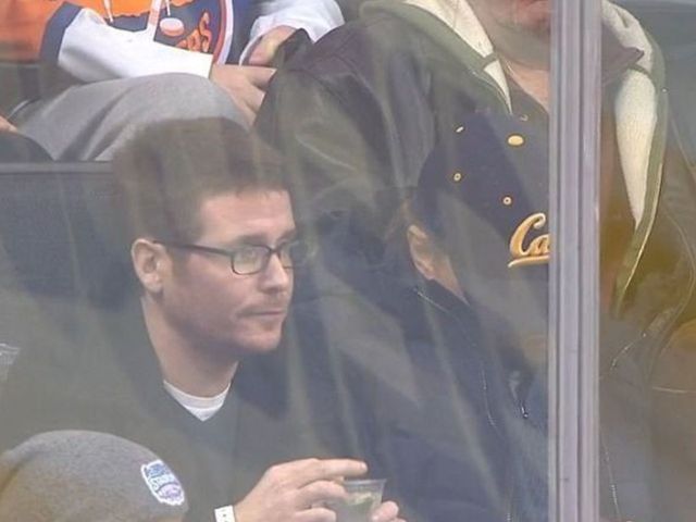 VIDEO: DiCaprio plays 'catch me if you can' with camera at Islanders game