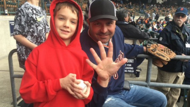 Tigers fan catches 5 foul balls in 1 game