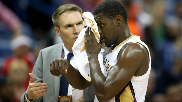 Pelicans' Holiday undergoes successful eye surgery