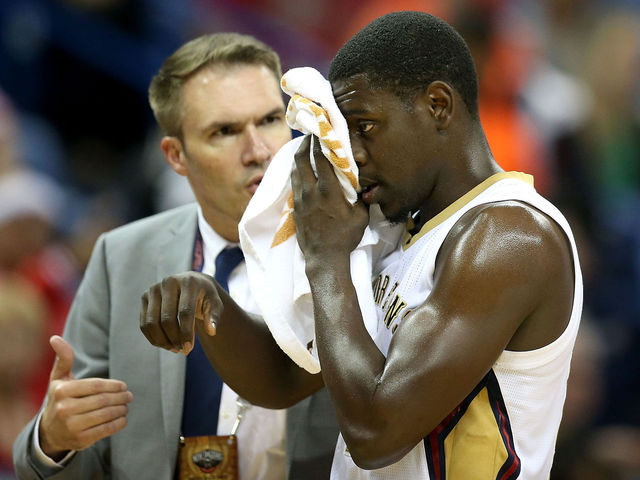 Pelicans' Holiday undergoes successful eye surgery