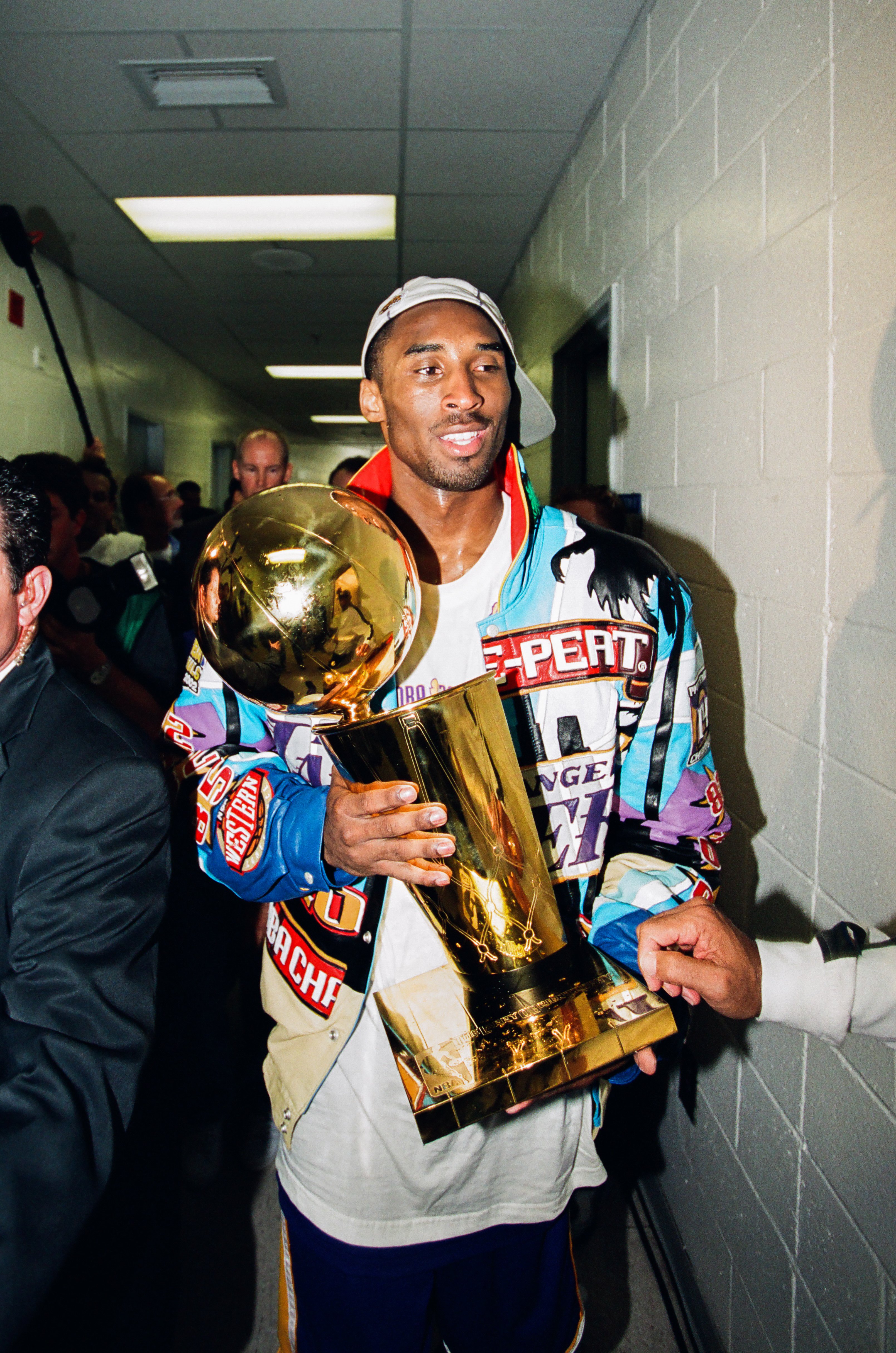 20 Iconic Kobe Photos For 20 Years Thescore Com