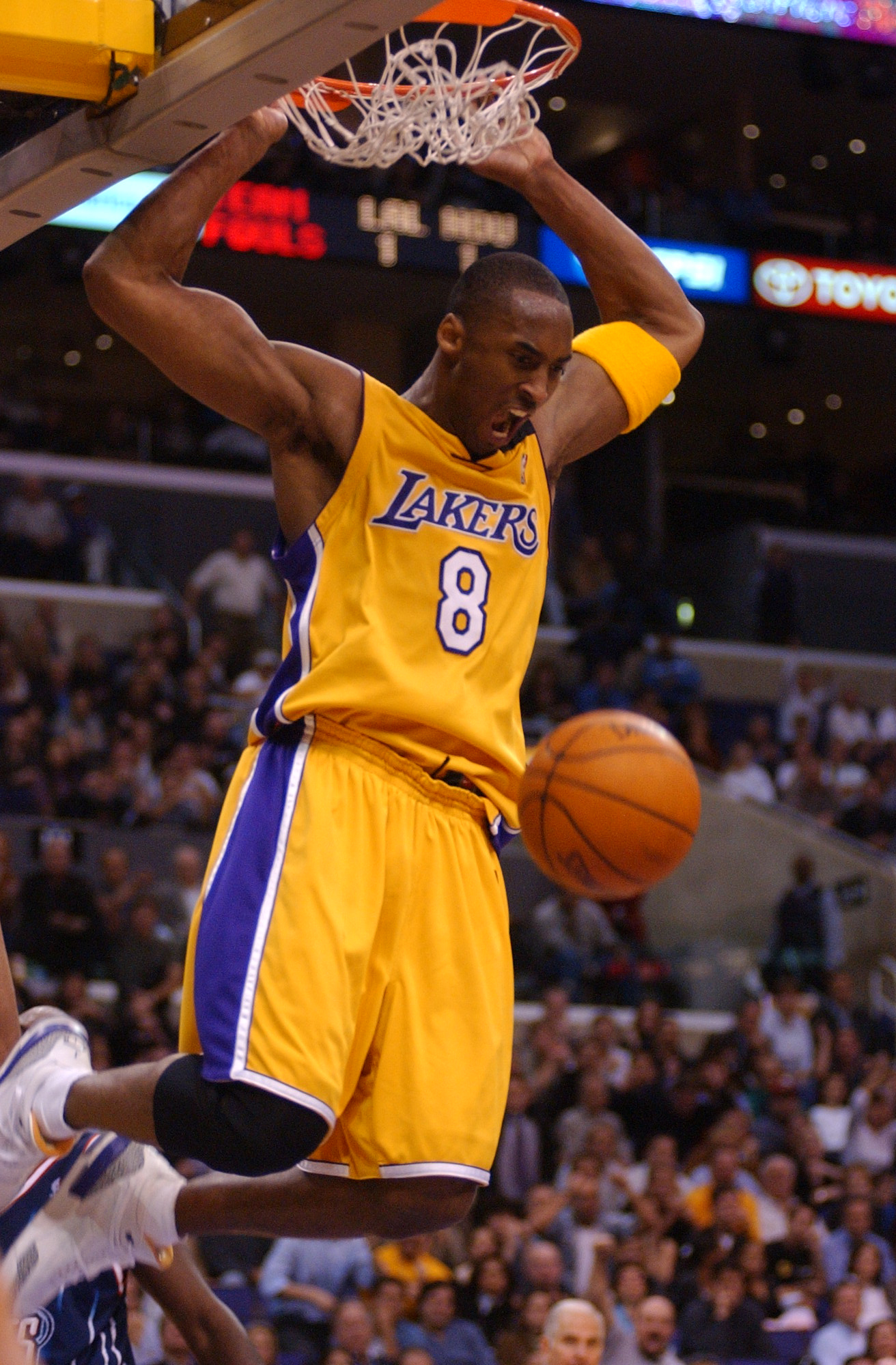 Kobe Bryant's Famous Scoring Streak In 2003: 9 Straight Games With 40+  Points