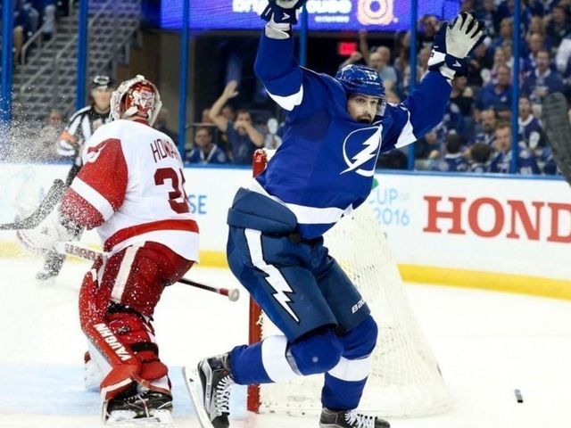 VIDEO: Killorn's brilliant deflection gives Lightning Game 1 win