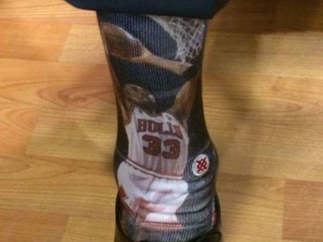 Steve Kerr honors 1995-96 Bulls by rocking Pippen socks