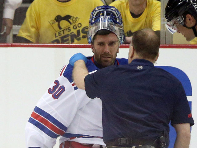 Lundqvist to see eye specialist, injury not thought to be 'too serious'