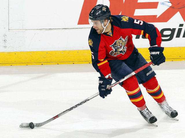 Watch: Cizikas catches Ekblad with apparent low blow