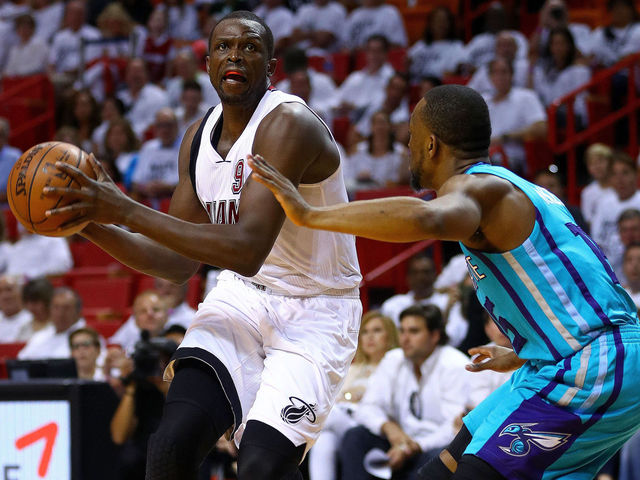 Heat burn Hornets in 32-point Game 1 victory