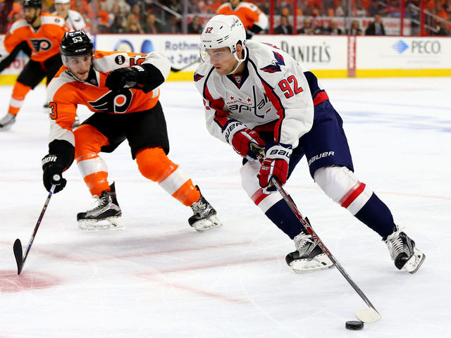 Watch: Kuznetsov takes advantage of obscure ricochet