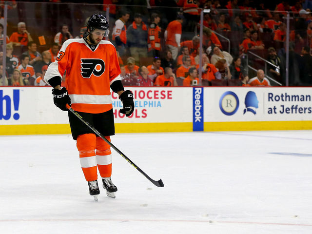 Watch: Flyers' PA announcer urges fans to stop throwing bracelets