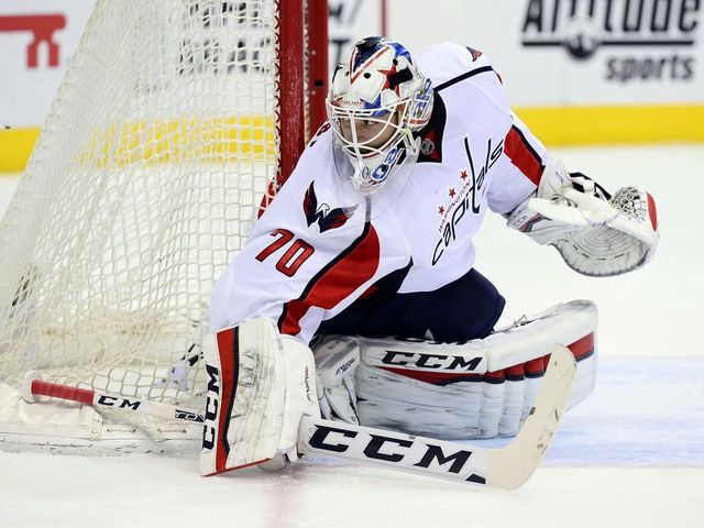 Braden Holtby exits practice after collision with teammate