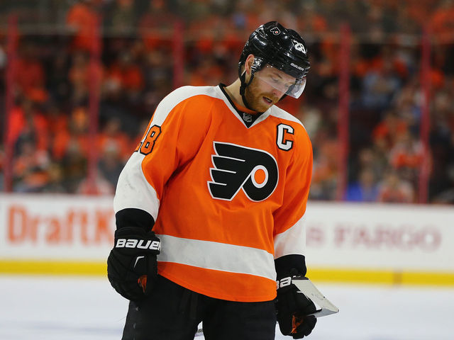 Report: Flyers' Giroux to undergo hip/hernia surgery