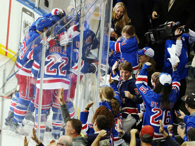 Rangers expected to distribute light-up bracelets before Game 3