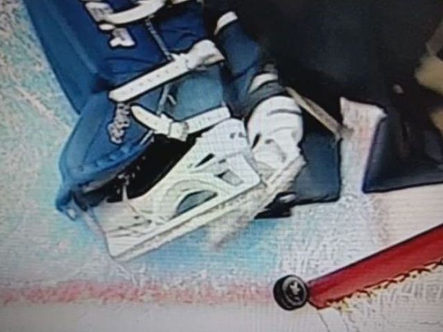 Blackhawks denied opening goal after puck dies on line
