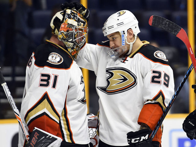 Watch: Andersen takes Weber slapper right off the mask