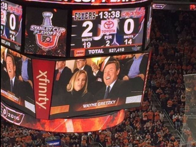 Watch: Gretzky denied a kiss during Game 4 in Philadelphia